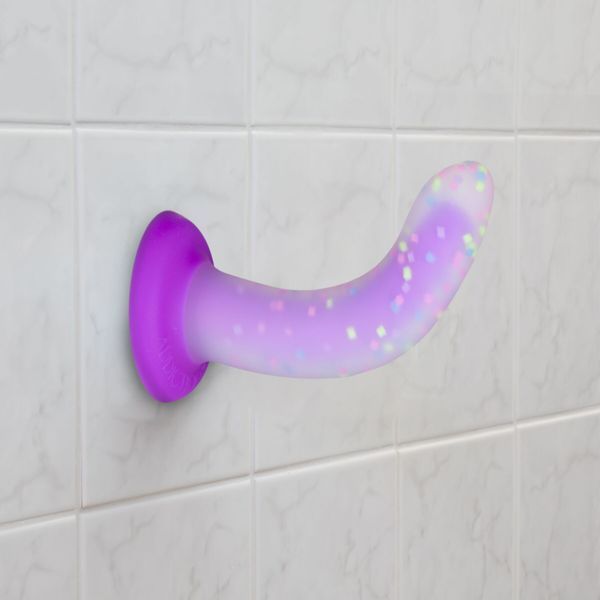 Фалоімітатор, що світиться в темряві, ADDICTION Rave 8&Prime;, Glow in the Dark Dildo Purple Confetti, 20,3 см SX1301 фото